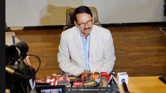 UPSIFS के संस्थापक निदेशक डॉ. जी.के. गोस्वामी प्रेस कांफ्रेंस