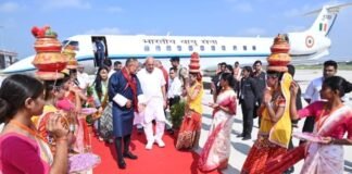 भूटान के प्रधानमंत्री शेरिंग तोबगे अयोध्या पहुंचे, रामलला के किए दर्शन प्रधानमंत्री शेरिंग तोबगे का अयोध्या में भव्य स्वागत