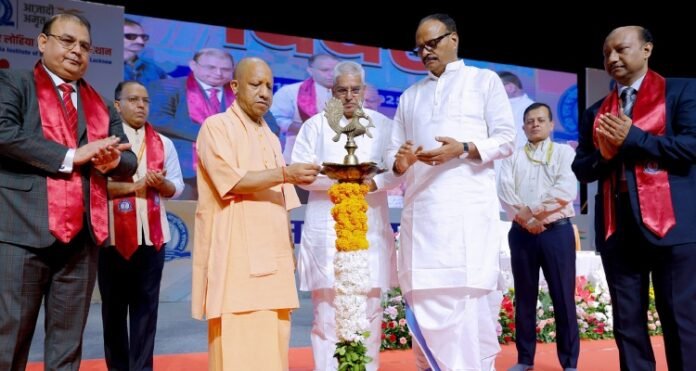 सीएम योगी लखनऊ के समारोह में